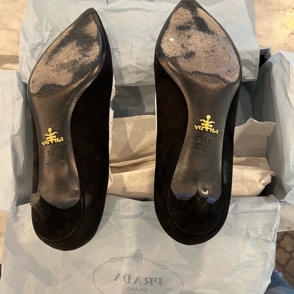 Prada suede kitten heel 38.5. From 2017 but worn only a few times.. - Picture 4 of 9